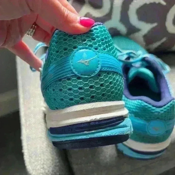 Minzuno E8 teal shoes size 9.5 womens - Picture 6 of 11